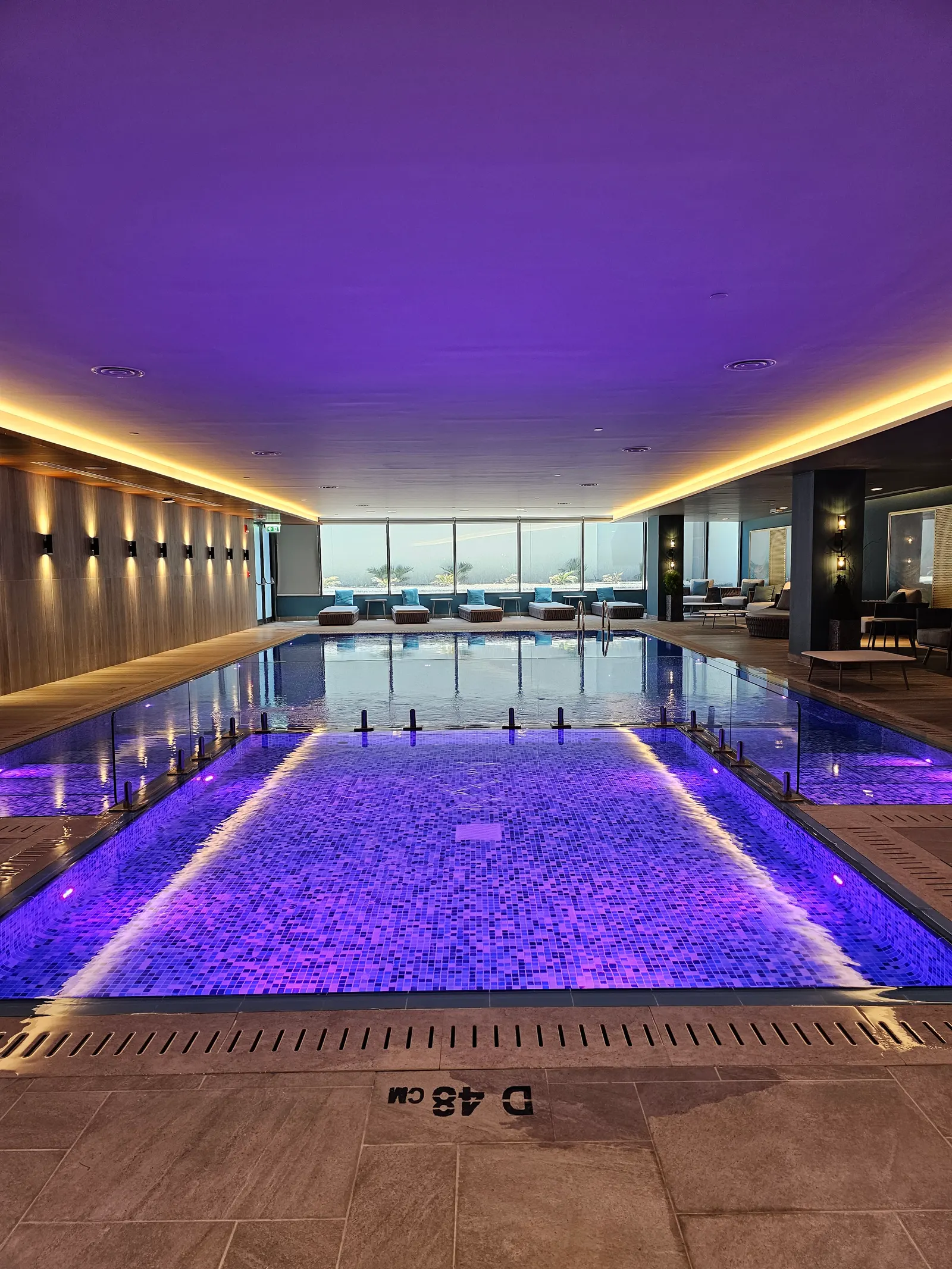 Lit pool edge and overflow channel