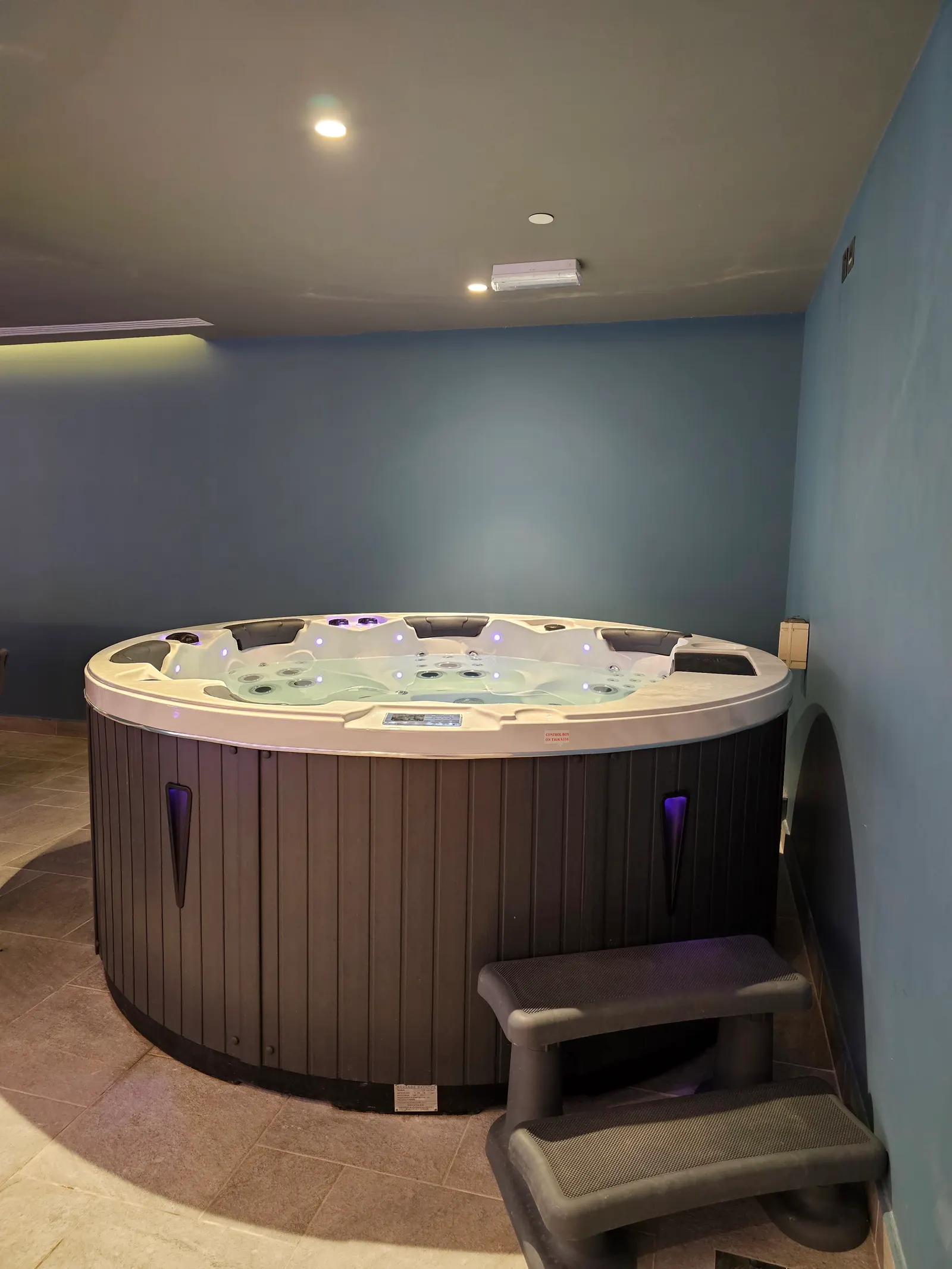 Whirlpool spa in the wellness area